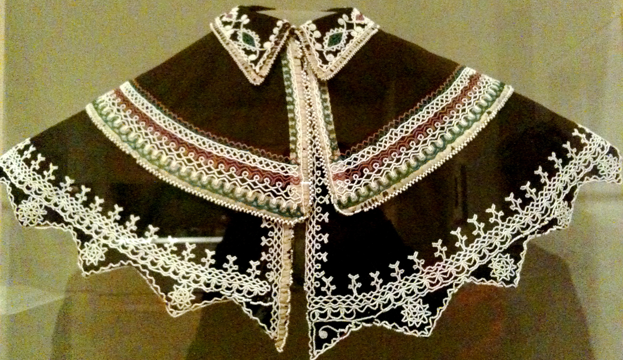 Beaded Capelet - Seneca Tribe Member - Atlas Obscura - Mpls Institue of Art