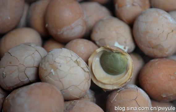 Boiled eggs - Atlas Obscura